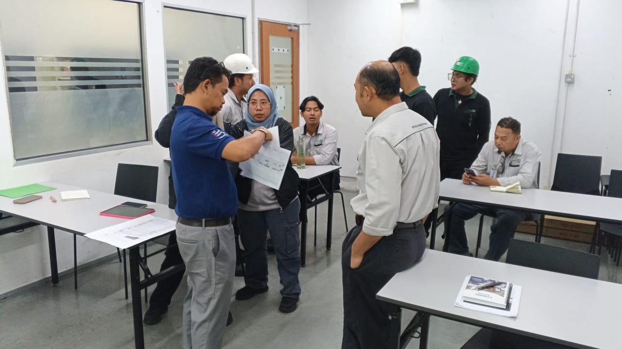 Pesaka Nuri executives and officers working through an RCA team activity