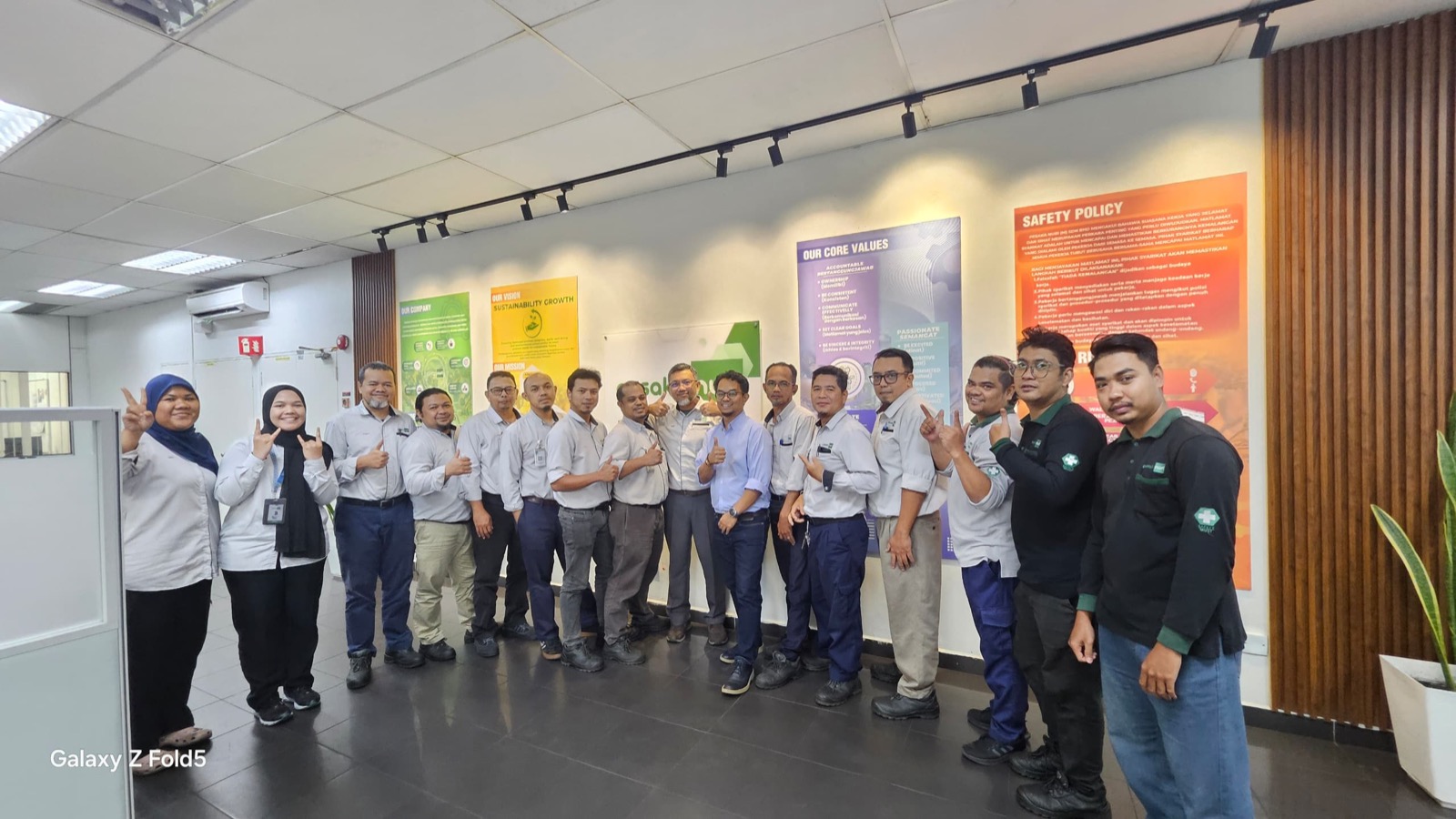 Pesaka Nuri participants and trainer after a practical training session