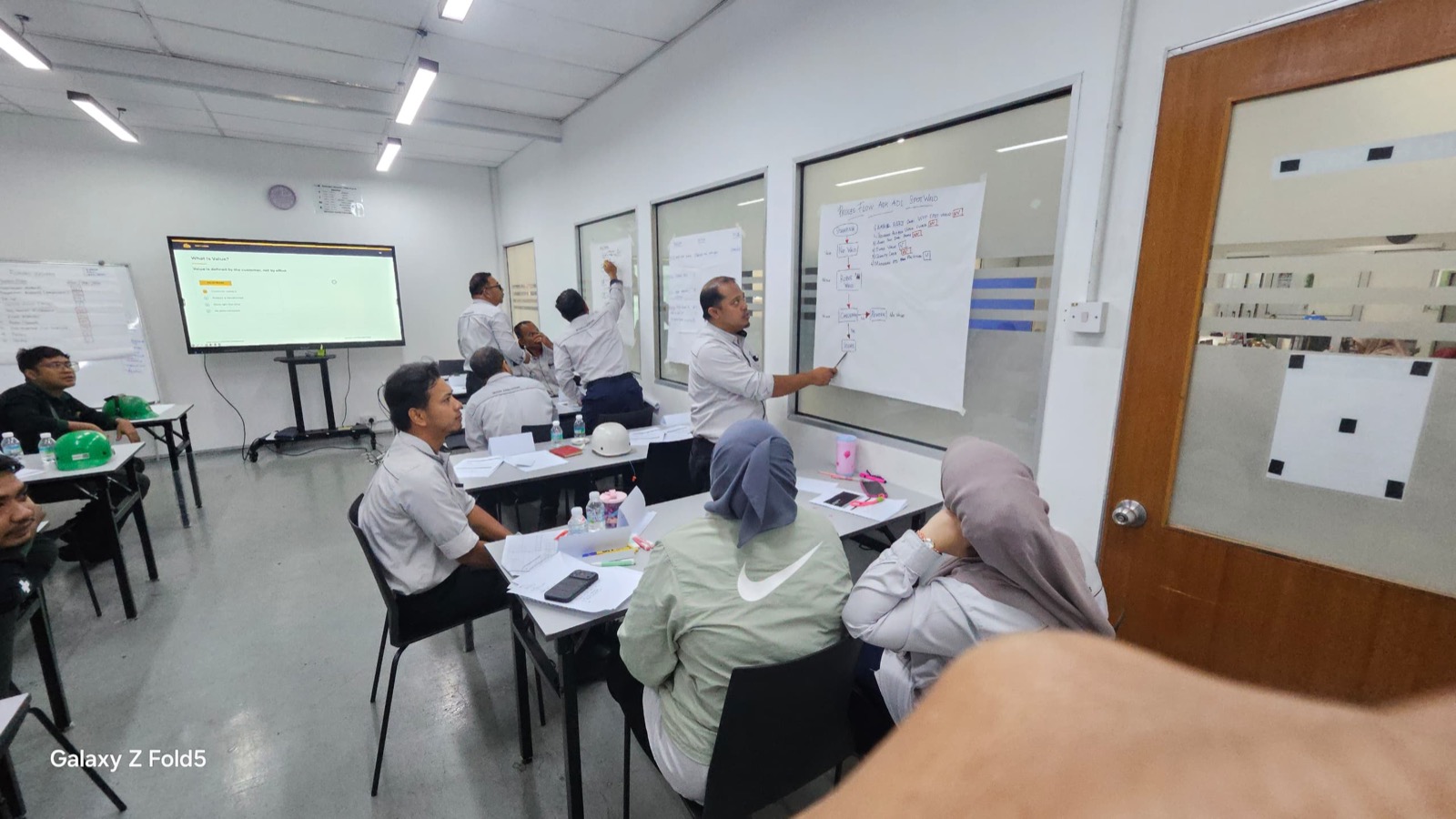 Pesaka Nuri participants reviewing written training points