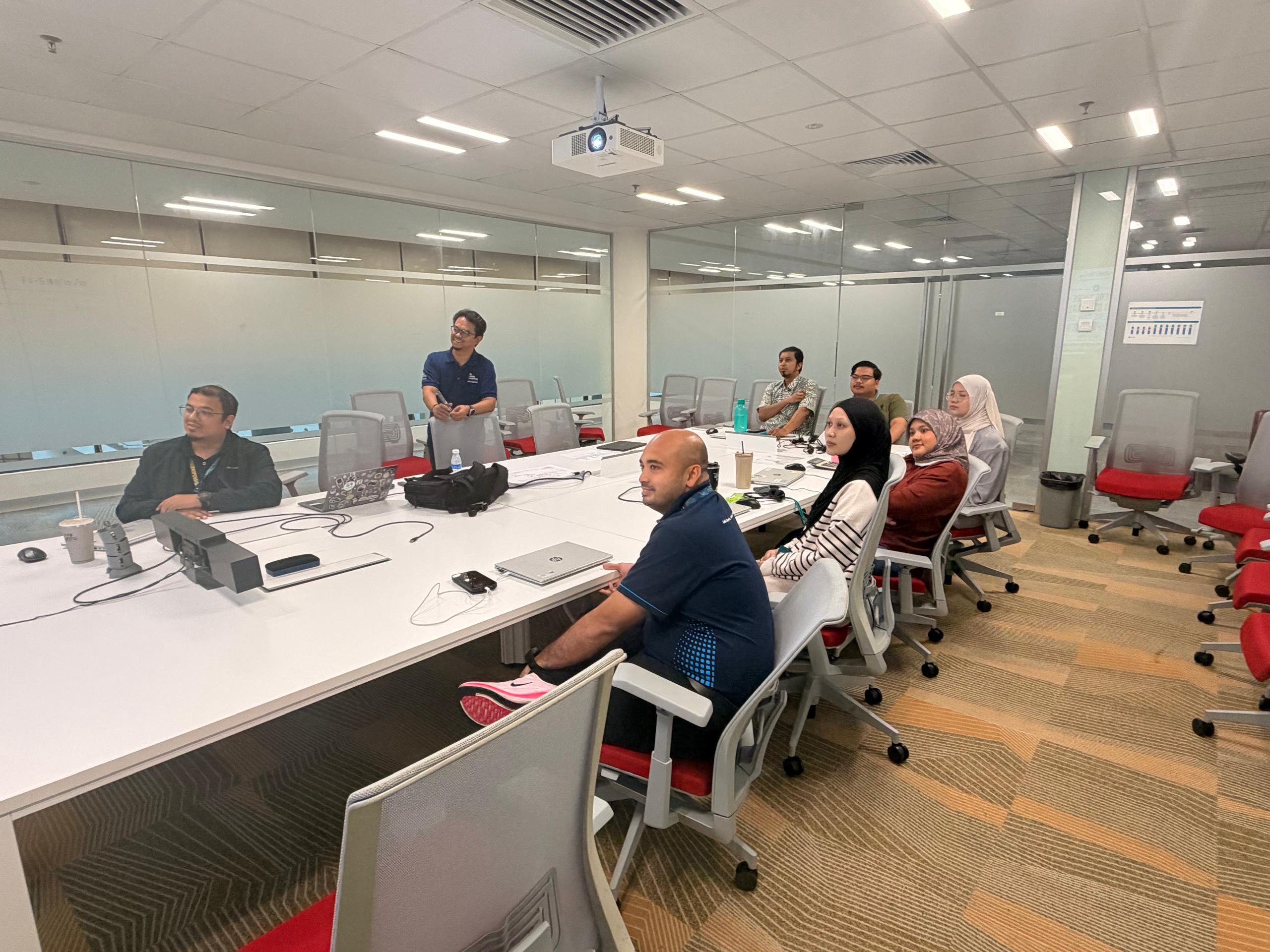 Petronas Kaizen Principles training room discussion