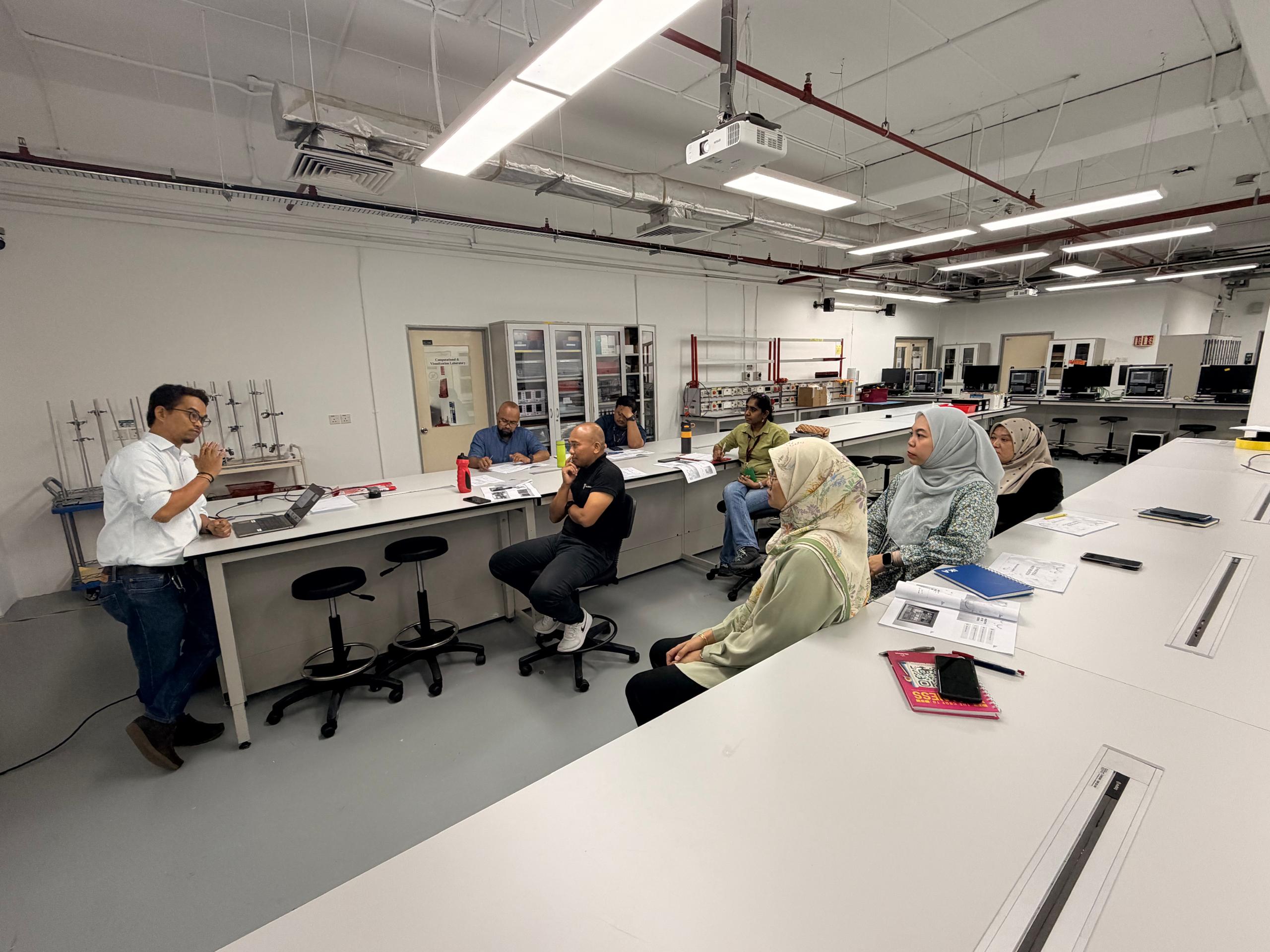 5S briefing in Taylor's University engineering laboratory classroom