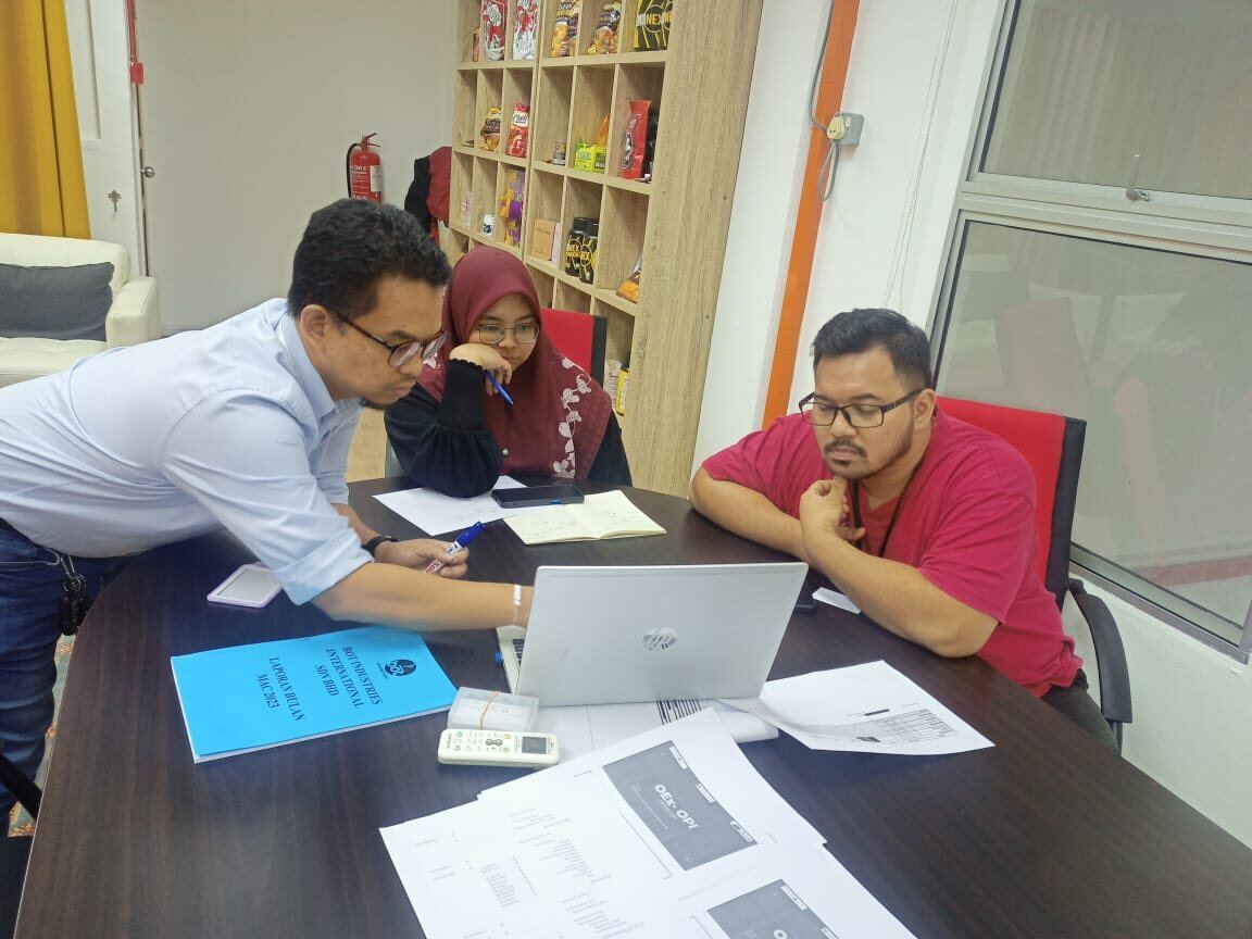 Data review consulting session for manufacturing improvement project planning