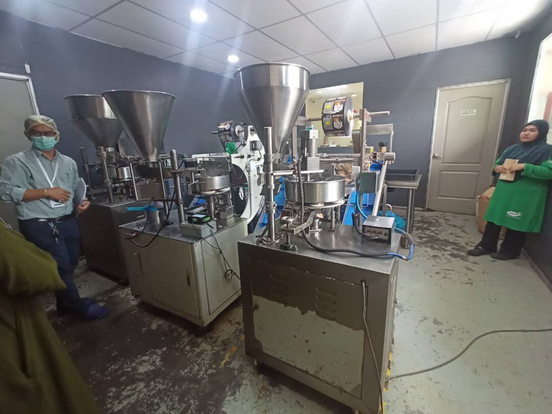 Factory equipment observation during manufacturing process assessment