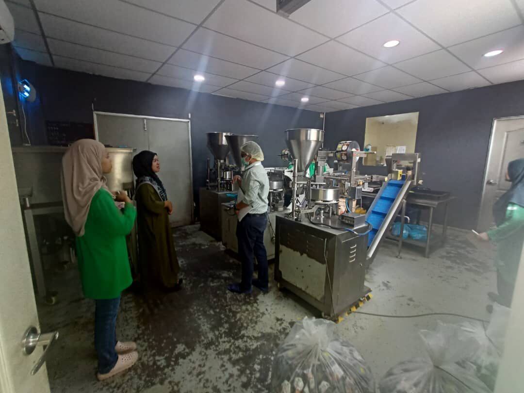 Factory process observation during a manufacturing operational excellence visit