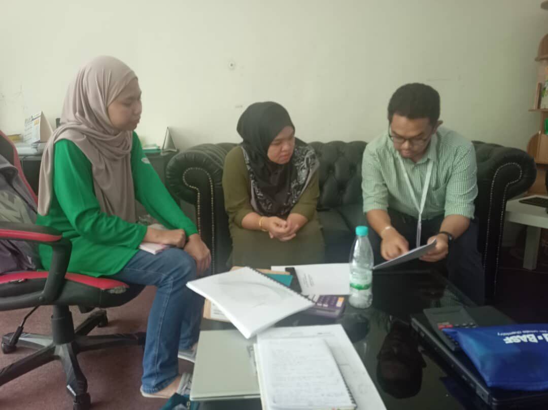 Kaizen small group discussion for manufacturing improvement action planning