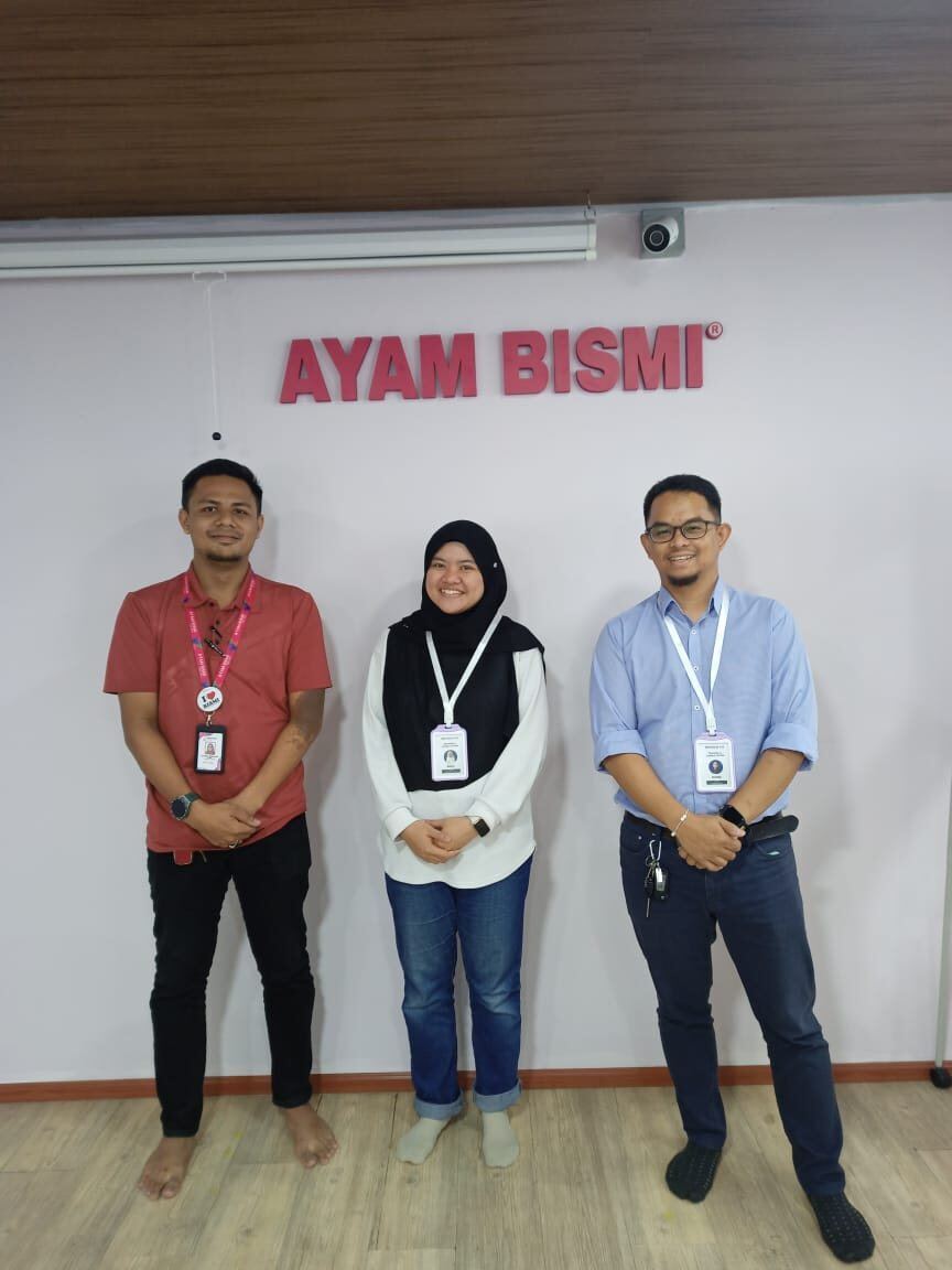 Participant recognition photo from a manufacturing training engagement